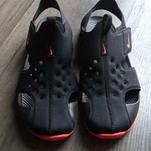 Nike sandal black and pink size 3